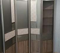 �����